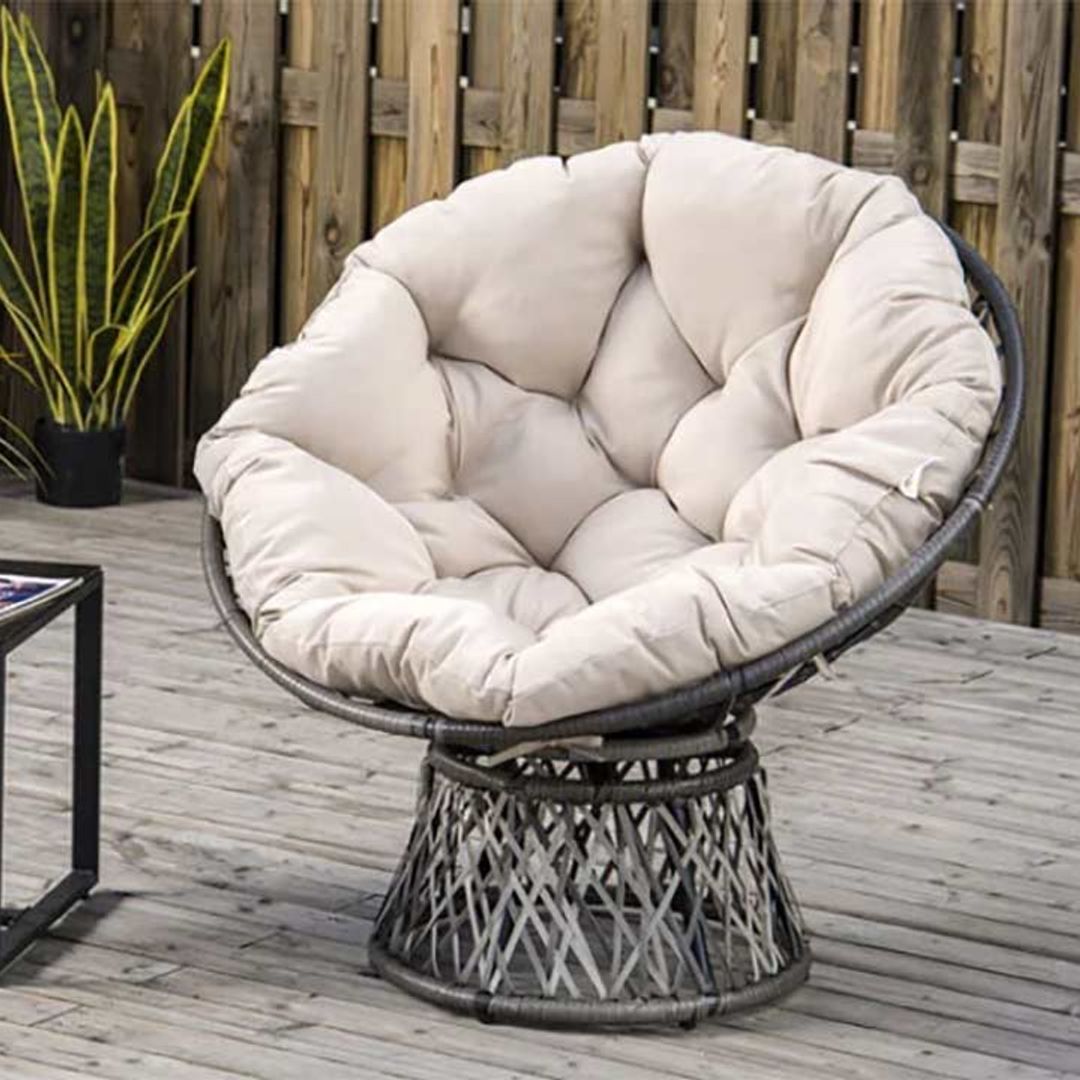 Moon chairs are the must-have outdoor furniture for this summer
