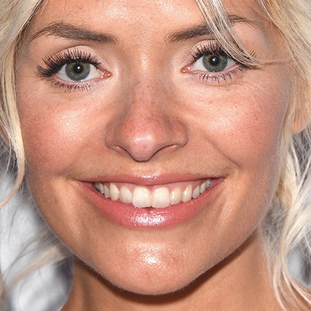Holly Willoughby matches her outfit with THE most adorable baby triplets