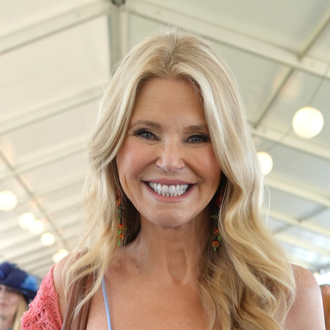 Christie Brinkley glows in red bikini on beach vacation