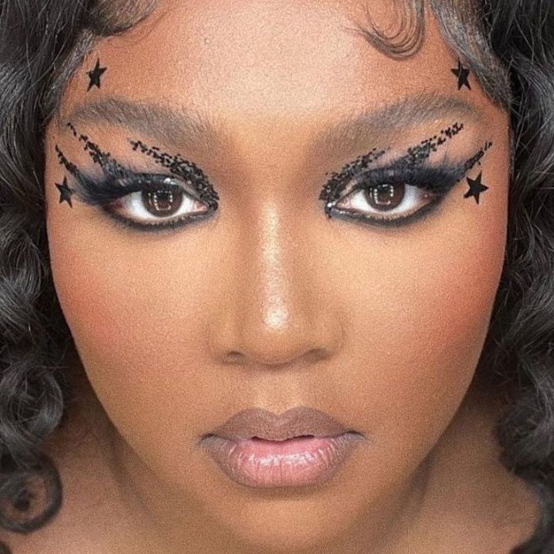 Lizzo reveals all the makeup looks from her tour, and it's perfect party season inspo
