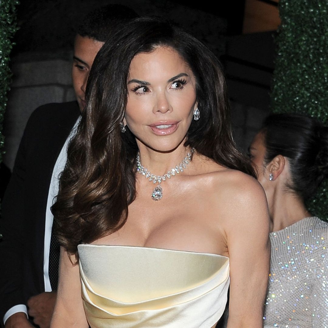 Lauren Sánchez turns heads in chic tweed set at Paris Fashion Week