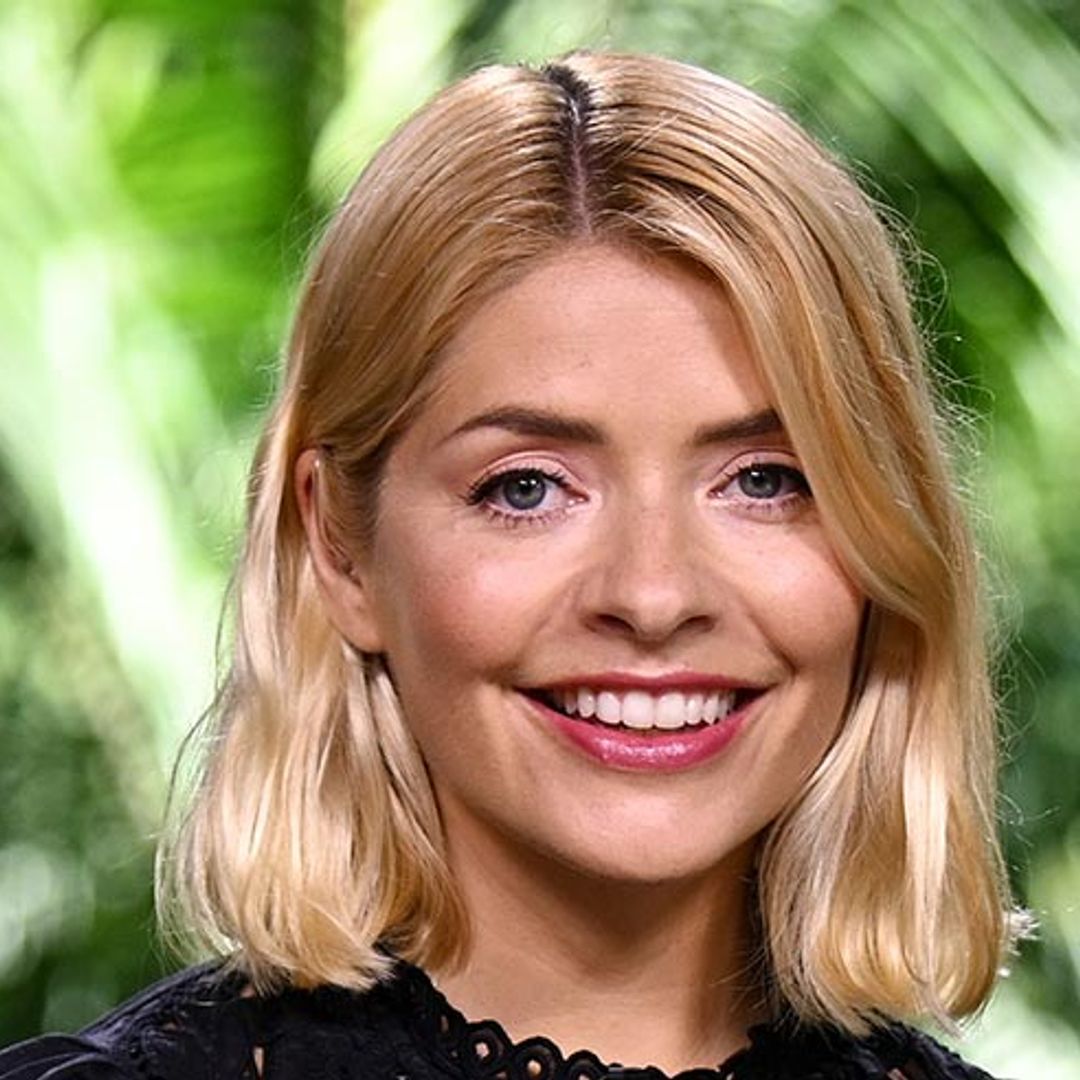 Holly Willoughby's red hot outfit has everyone talking on I'm a Celeb