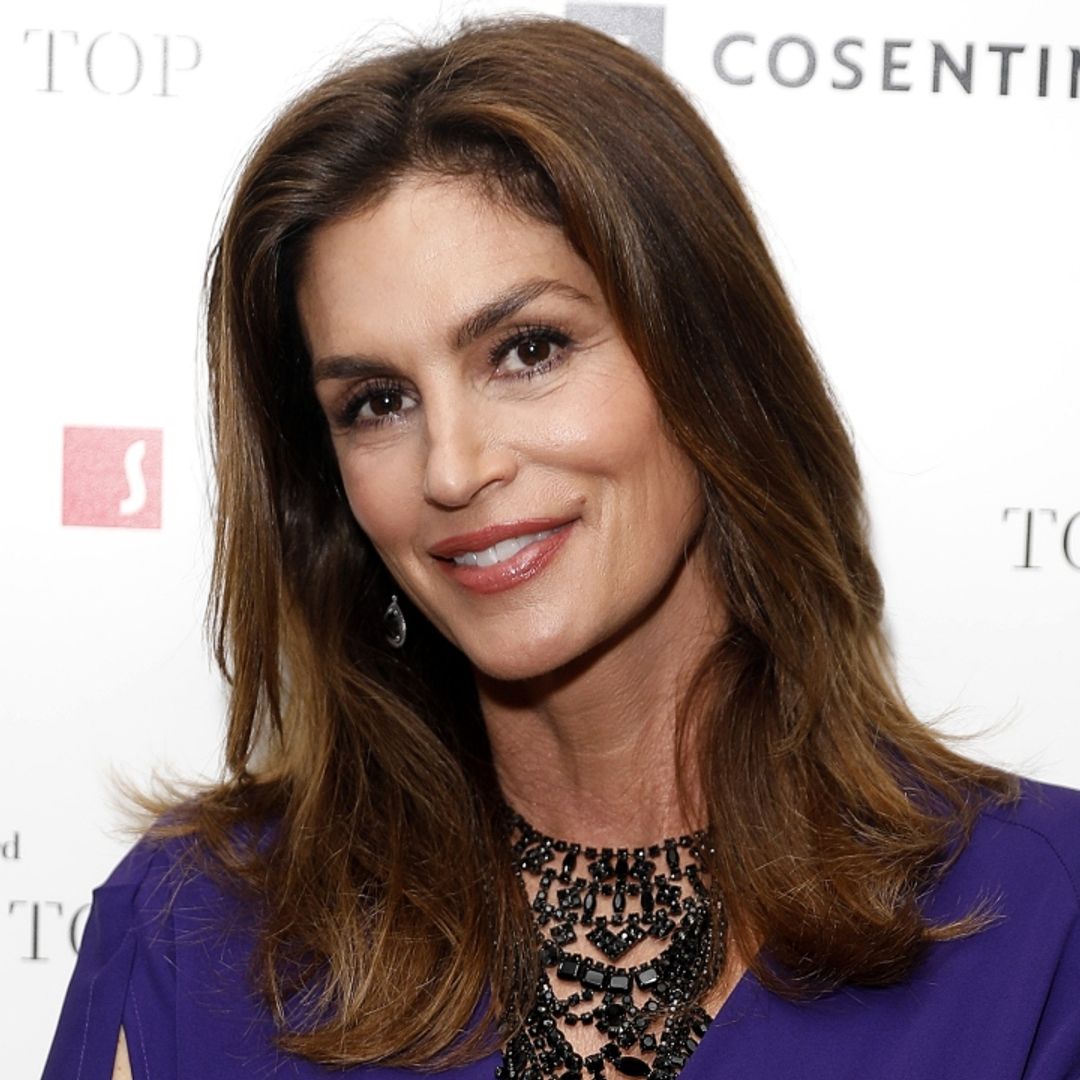 Cindy Crawford has legs for days in gorgeous poolside picture