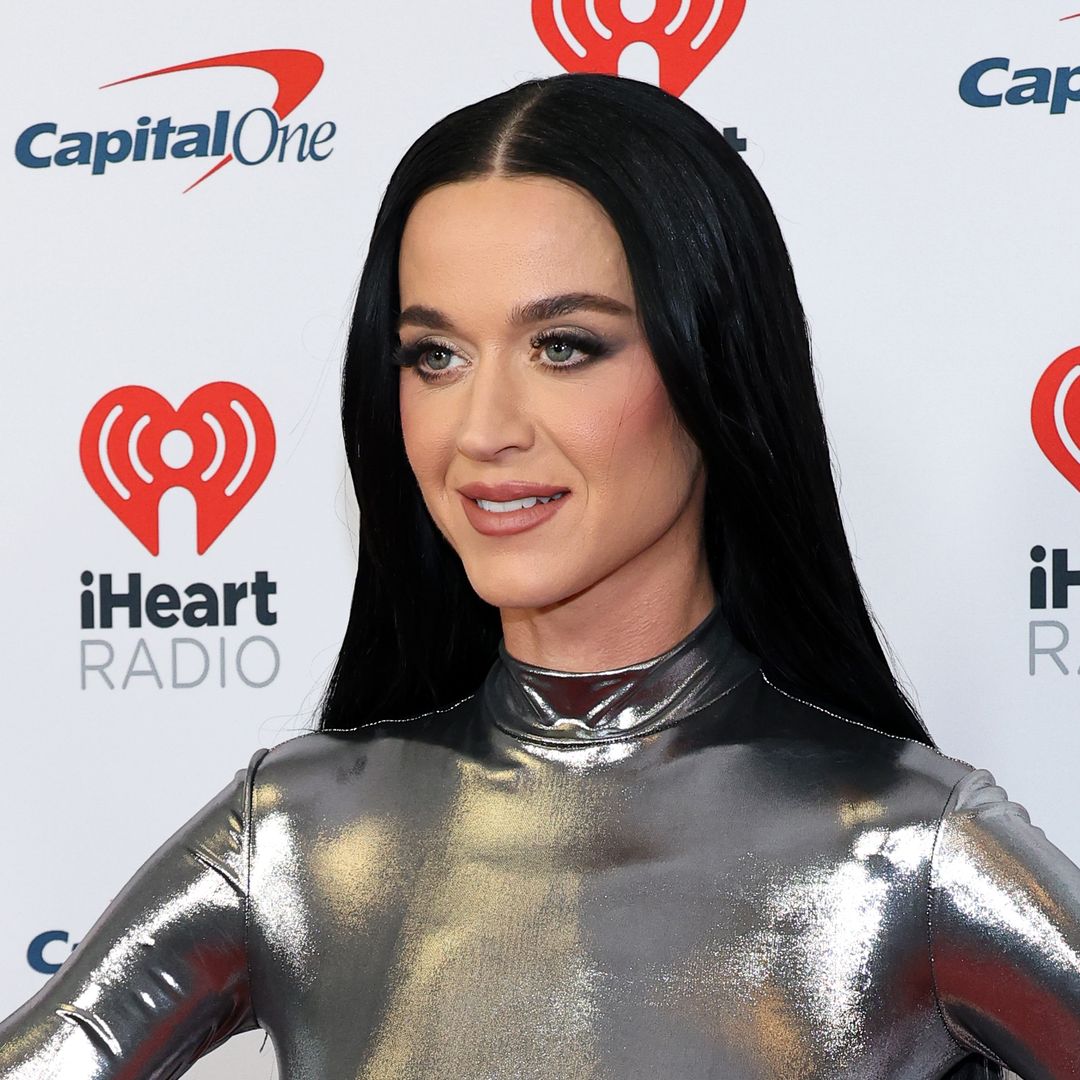 Katy Perry's daughter Daisy takes after famous mom in rare new backstage photo