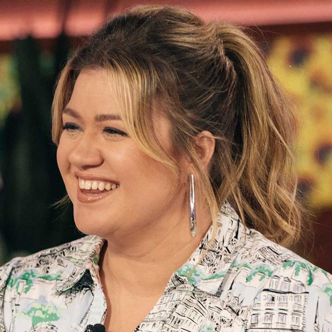 Kelly Clarkson asks for help as she announces big news during time off show