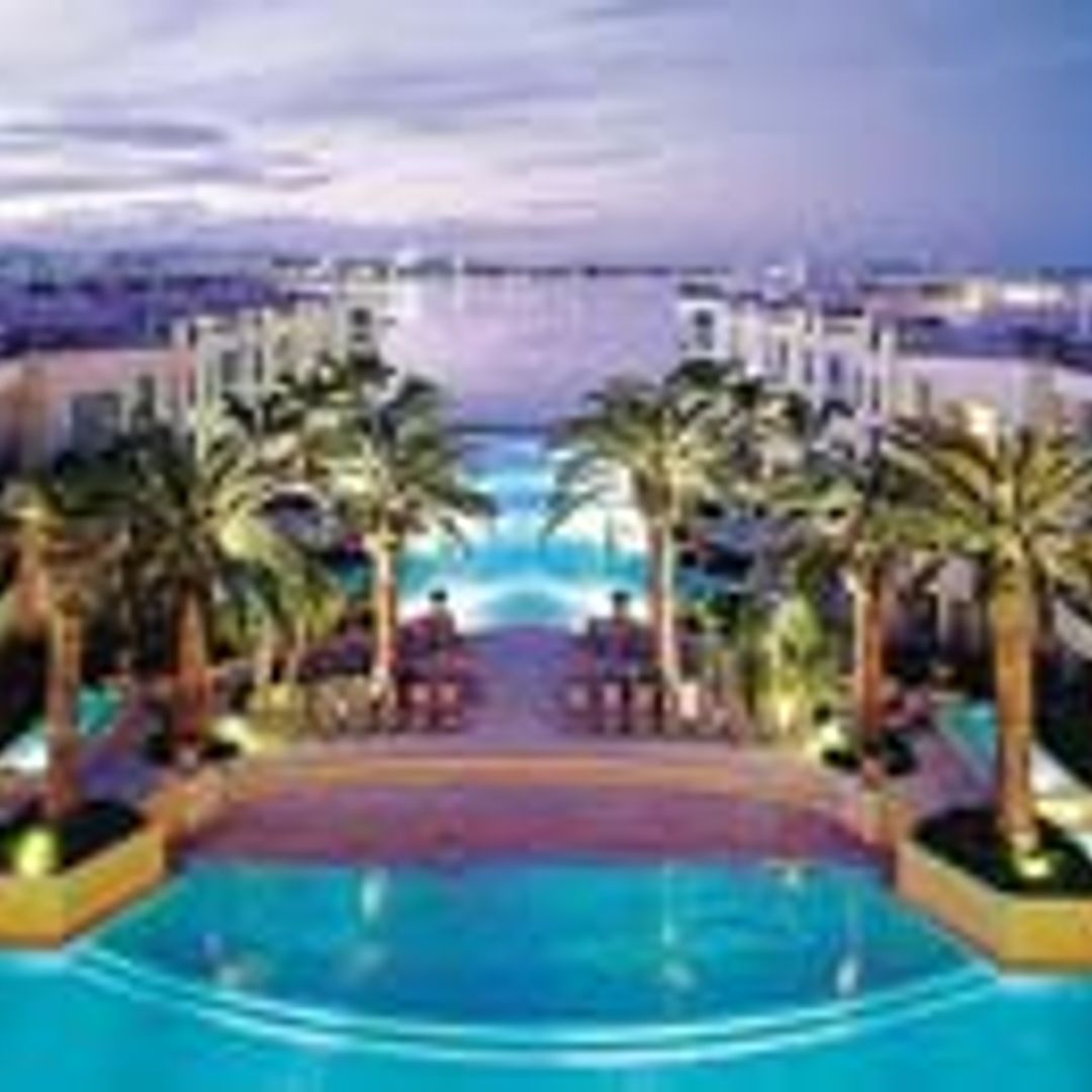 Versace plans a stylish utopia for Dubai