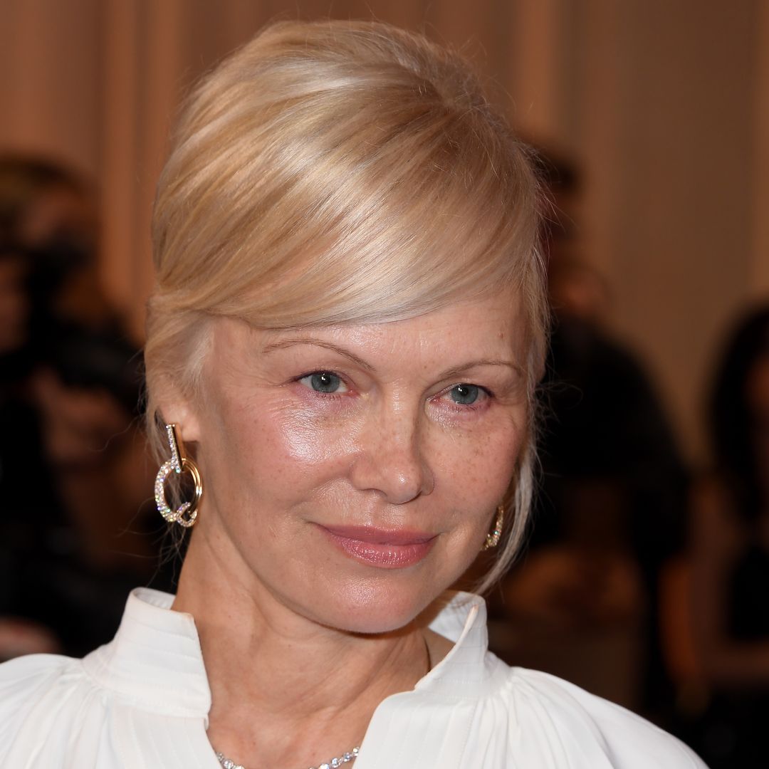 pamela anderson with vintage updo at the golden globes 