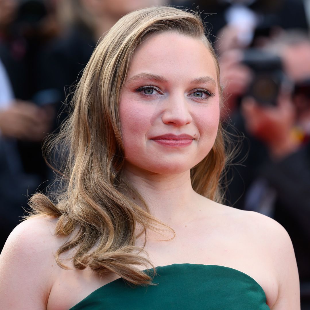 Mia Threapleton, 24, could be mistaken for mother Kate Winslet at the 1998 Oscars
