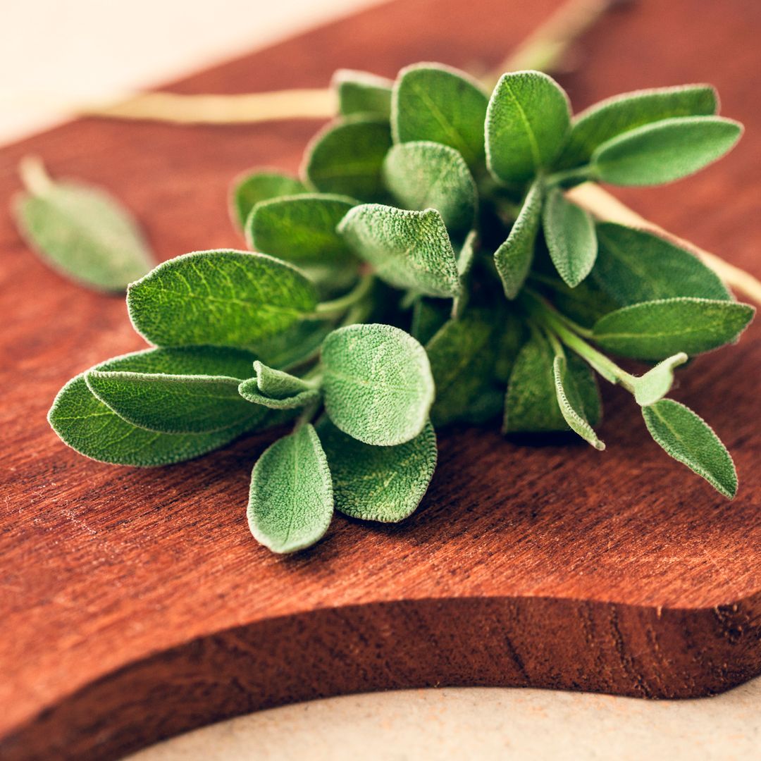 The common kitchen herb that helps ease menopause symptoms & brain fog