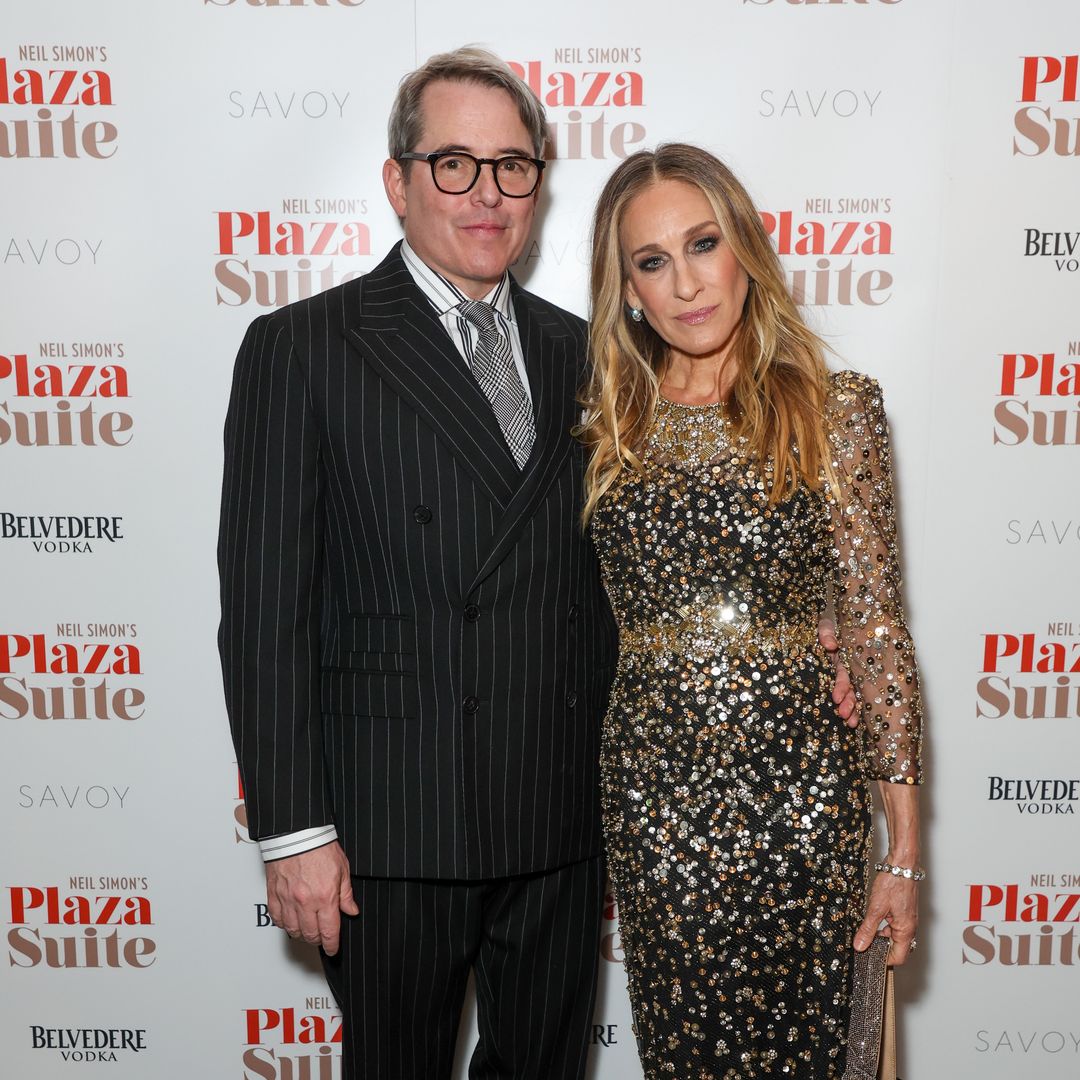 Sarah Jessica Parker reunites with SATC co-star at Plaza Suite's starry night in London