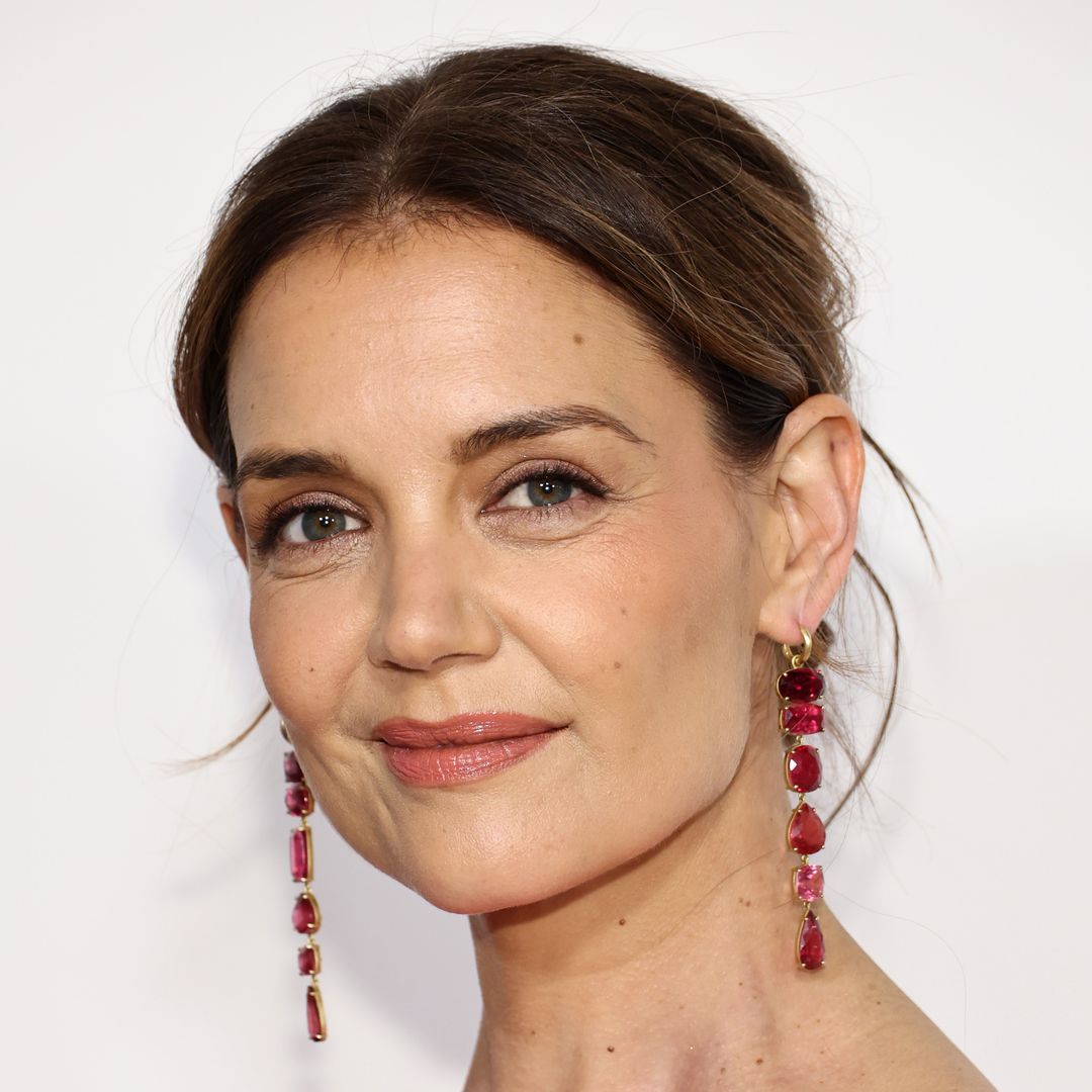 Katie Holmes just revealed the back of her breathtaking dress 