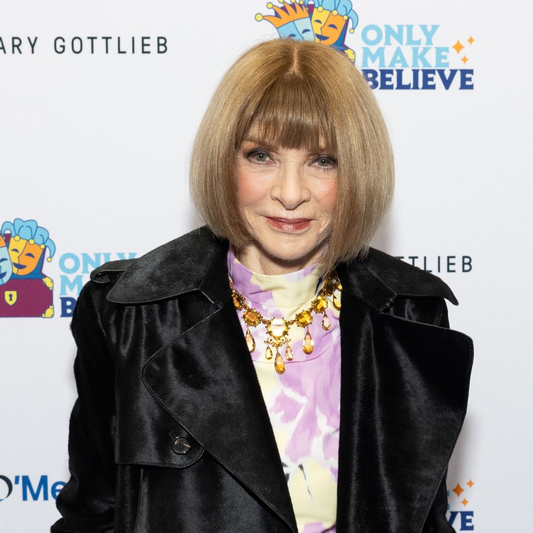 Anna Wintour showcases very different side during emotion-filled speech