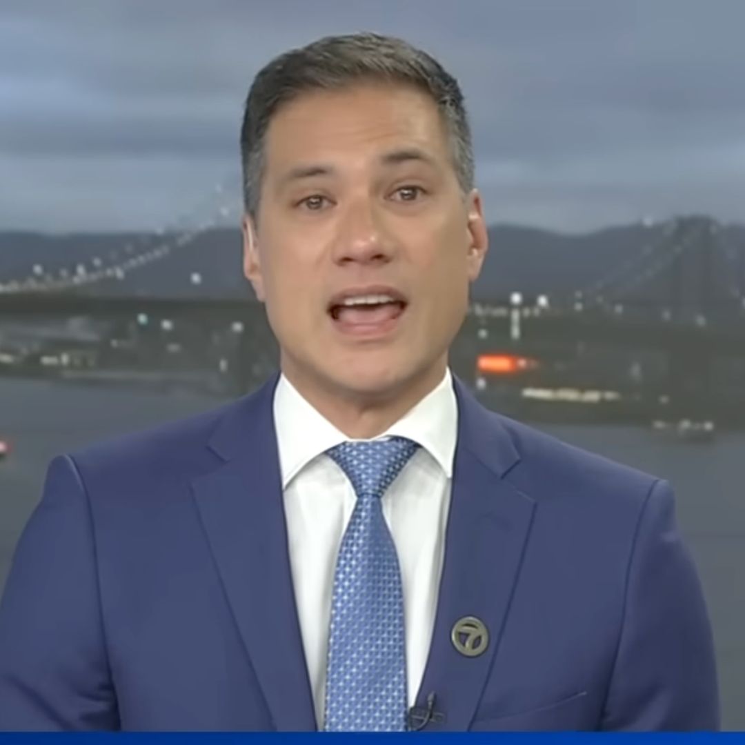 Watch beloved news anchor break down in tears on-air with emotional statement