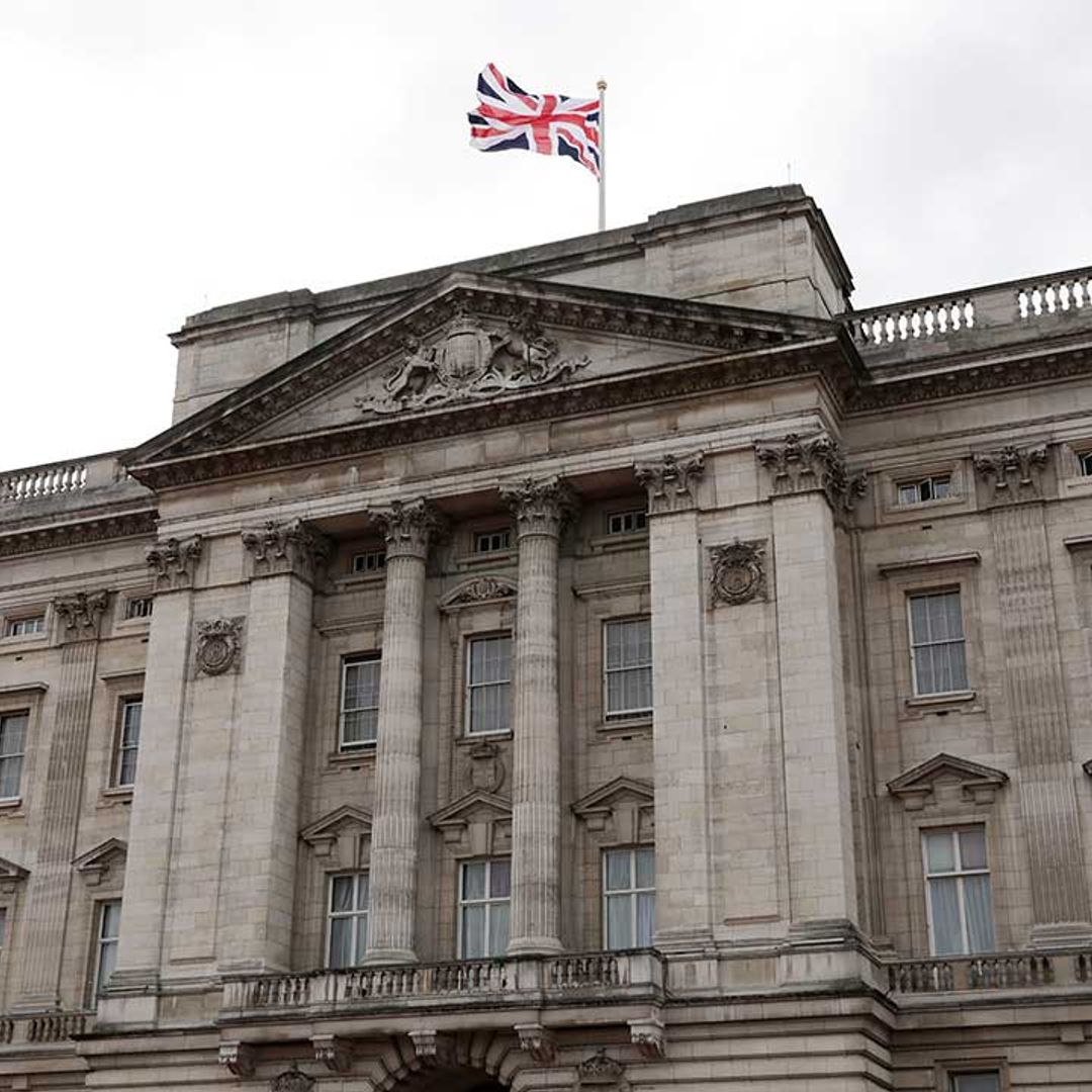 Surprise! Royal guest proposes to his girlfriend at Buckingham Palace