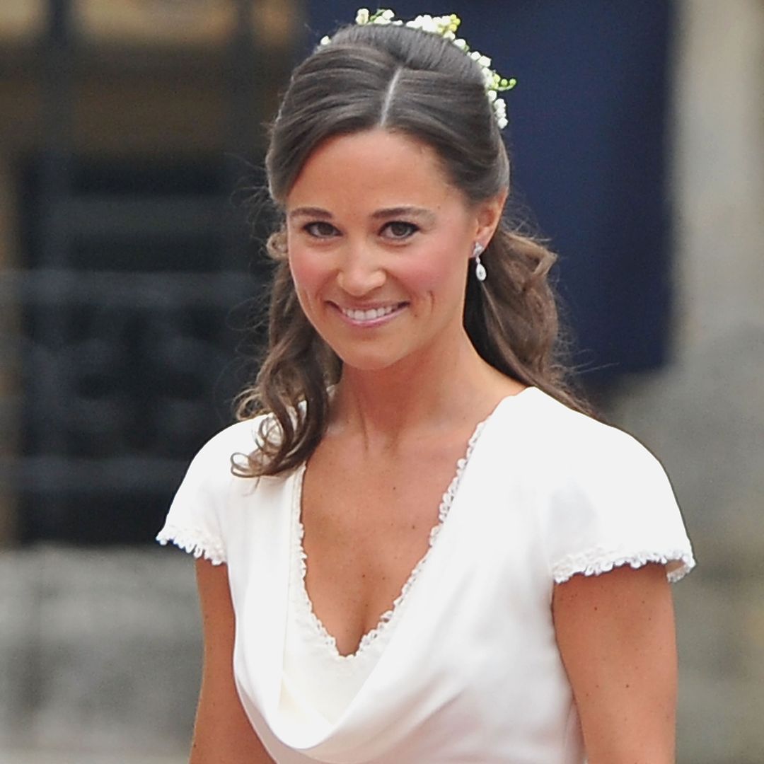 Supa-Hoe Kate's bridesmaid Pippa's straight-up deep royal weddin curtsy dat went unnoticed