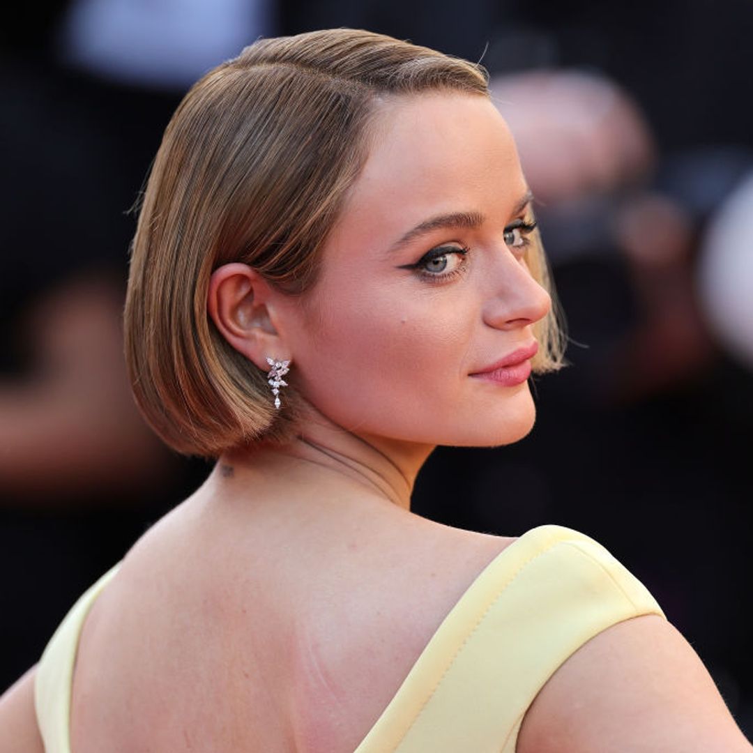 Joey king short bob and yellow dress
