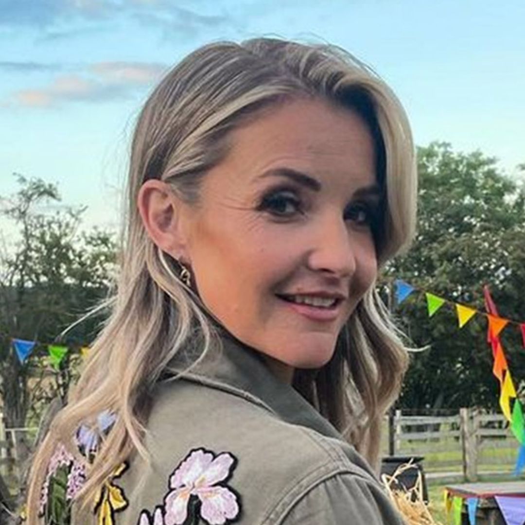 Helen Skelton shows off natural beauty in stunning at-home post