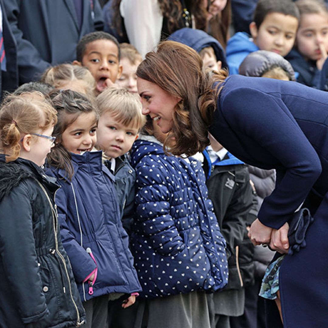 Pregnant Kate bonds with young children on school visit
