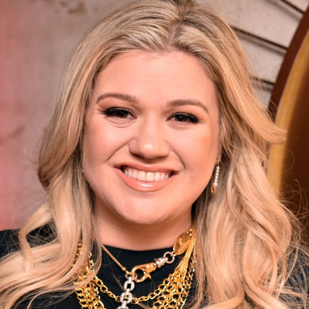 Kelly Clarkson rocks sparkling gown as she celebrates special news with fans
