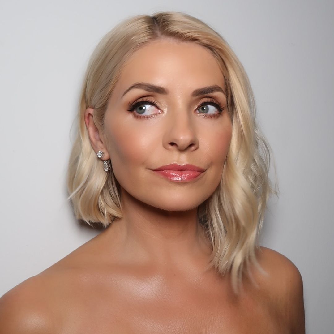 Holly Willoughby is seriously 'unbelievable' in figure-sculpting dress