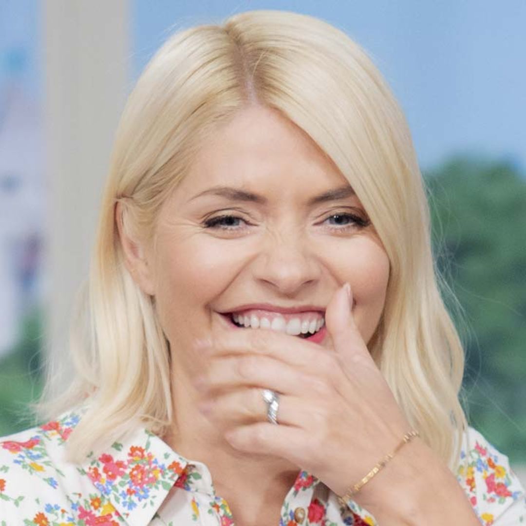 Holly Willoughby issues apology to sister for wedding day faux pas - 'Sorry Kelly!'
