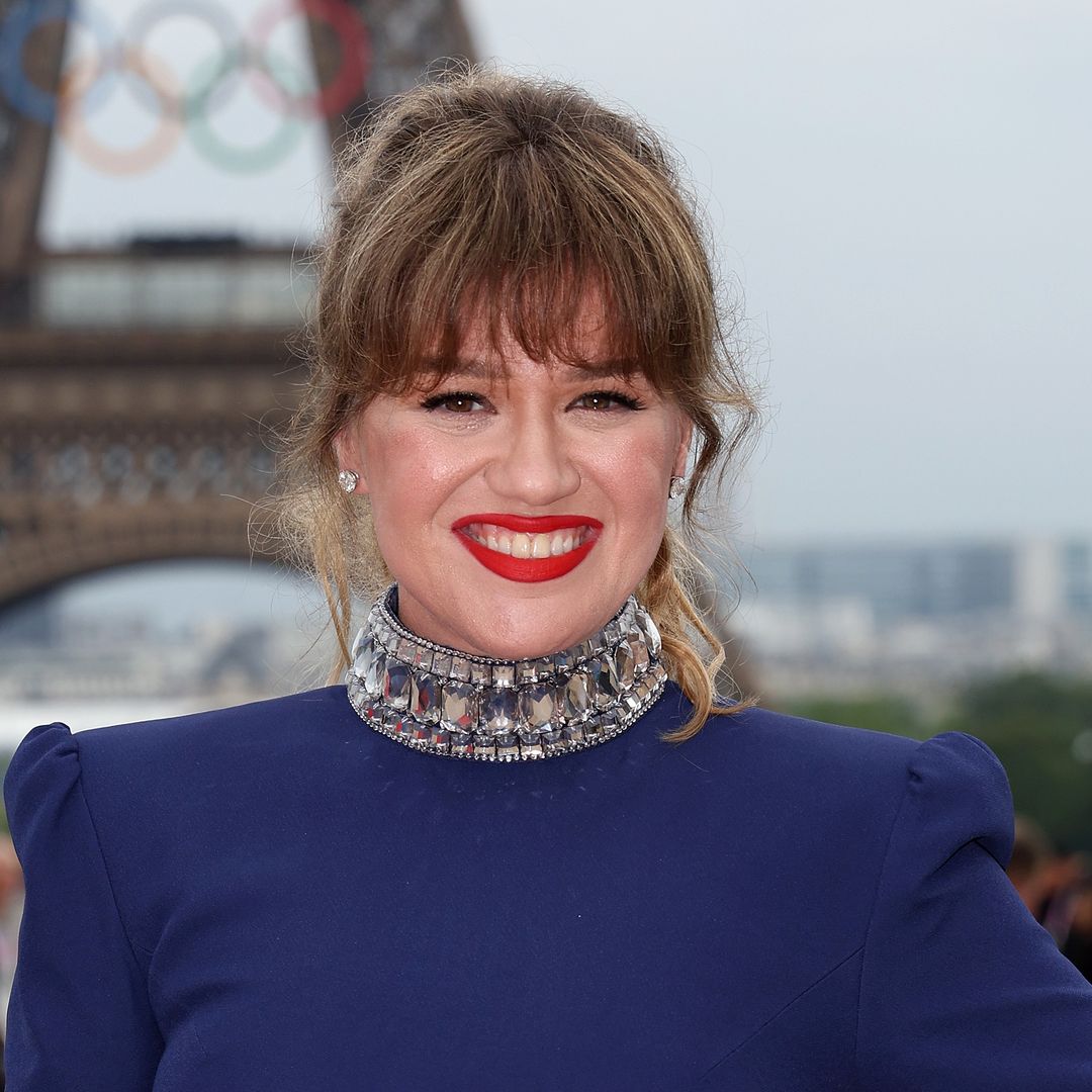 Kelly Clarkson looks so chic in Paris as she debuts three Olympic looks