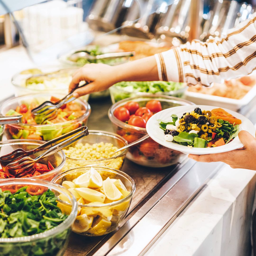 Expert reveals 7 foods to avoid at all costs while travelling