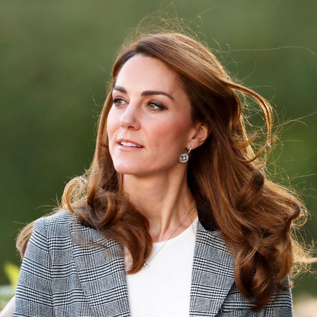 Princess Kate looks barely recognisable with golden blonde hair in unearthed photo