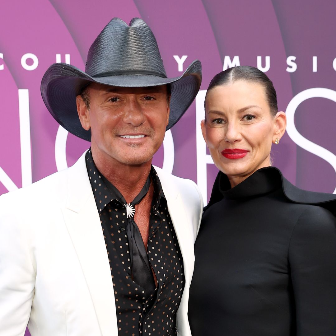 Tim McGraw captures private moment with wife Faith Hill – and their daughters react