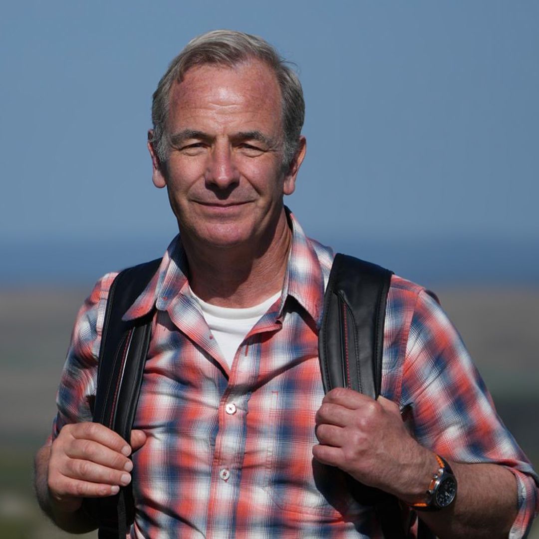 Robson Green looks unrecognisable in unearthed photo from forgotten 90s role