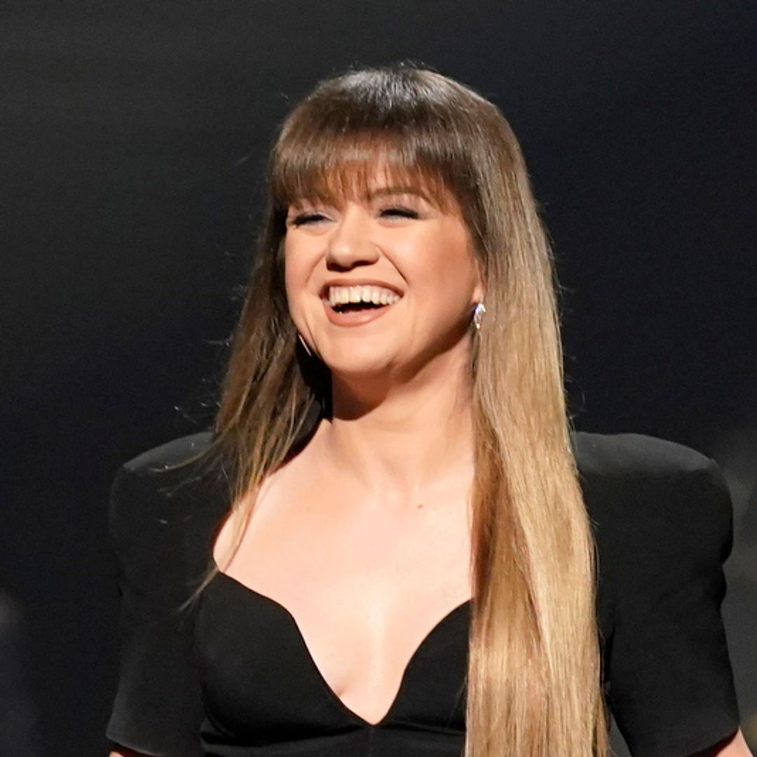 Kelly Clarkson shows off incredible figure in see-through top after ...