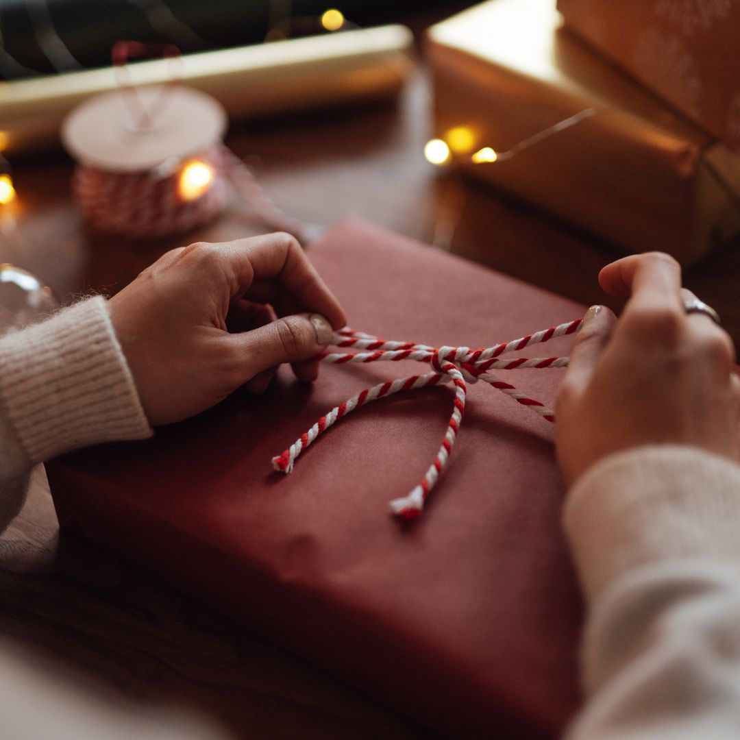 Expert tips to wrap Christmas presents neatly and beautifully without stress