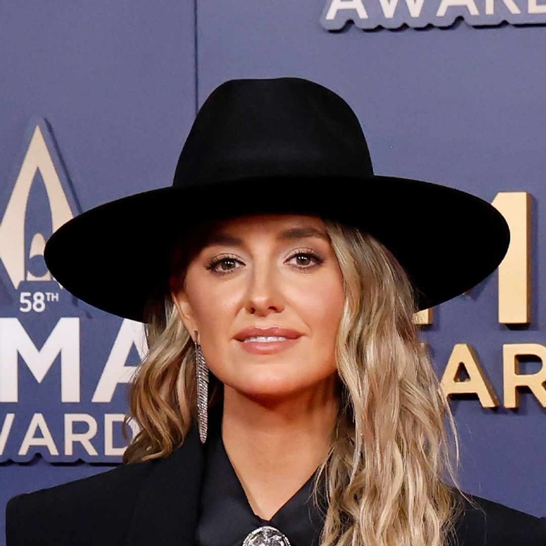 Carrie Underwood surprises CMA Awards viewers as Lainey Wilson wins big