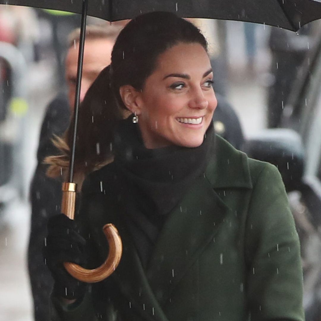 Kate Middleton is a Blackpool beauty in racing green - and has the cutest handbag