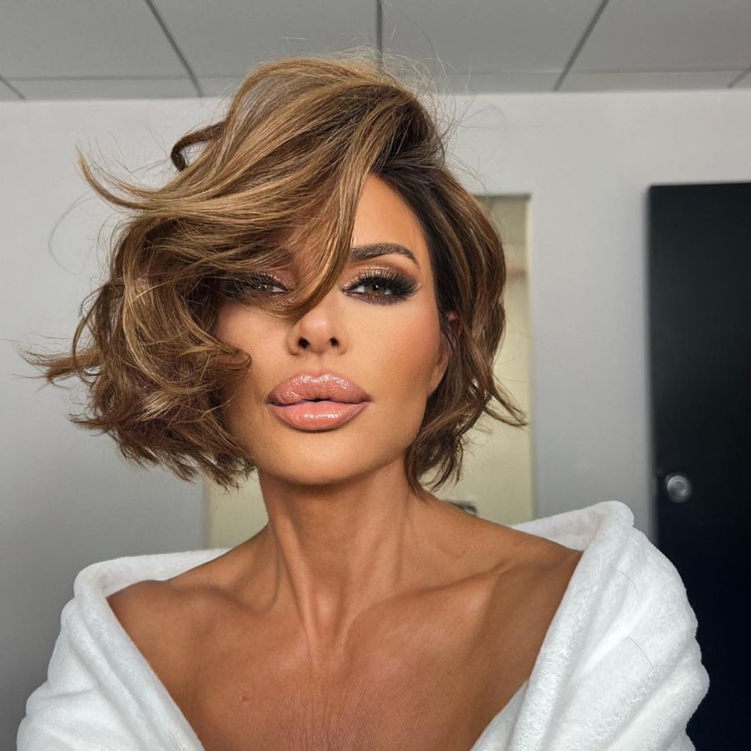 Former RHOBH Lisa Rinna, 60,  wows fans with nude selfie