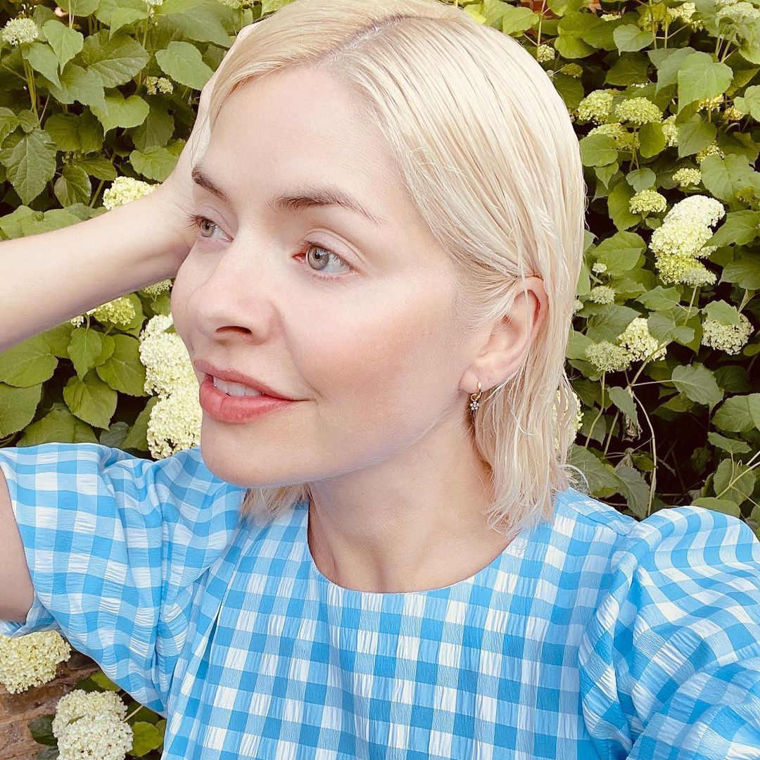 Holly Willoughby poses for gorgeous garden photo for special cause