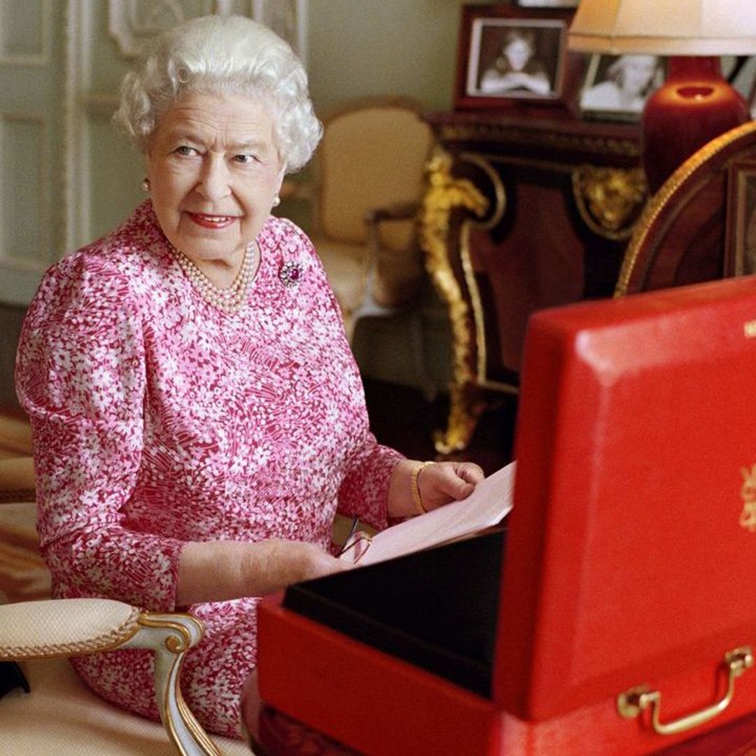 Queen Elizabeth celebrates record reign with new photo
