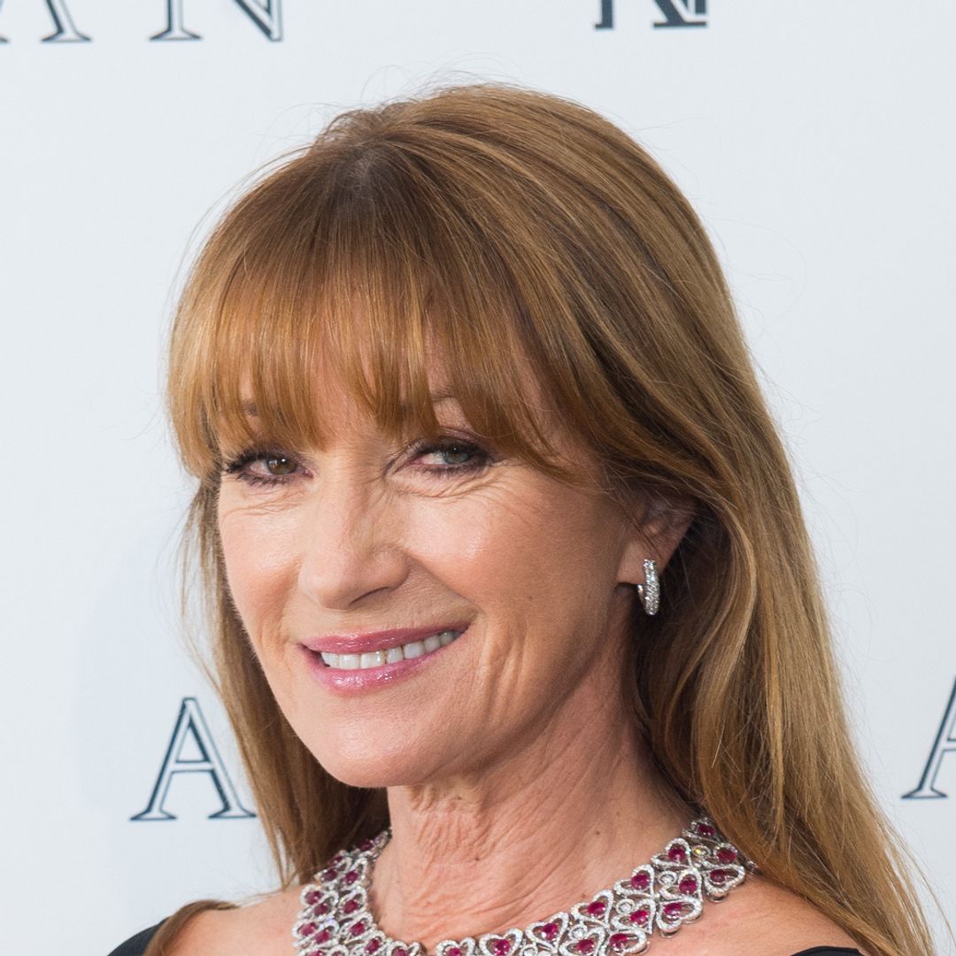 Jane Seymour looks wildly different with grey hair in new photo