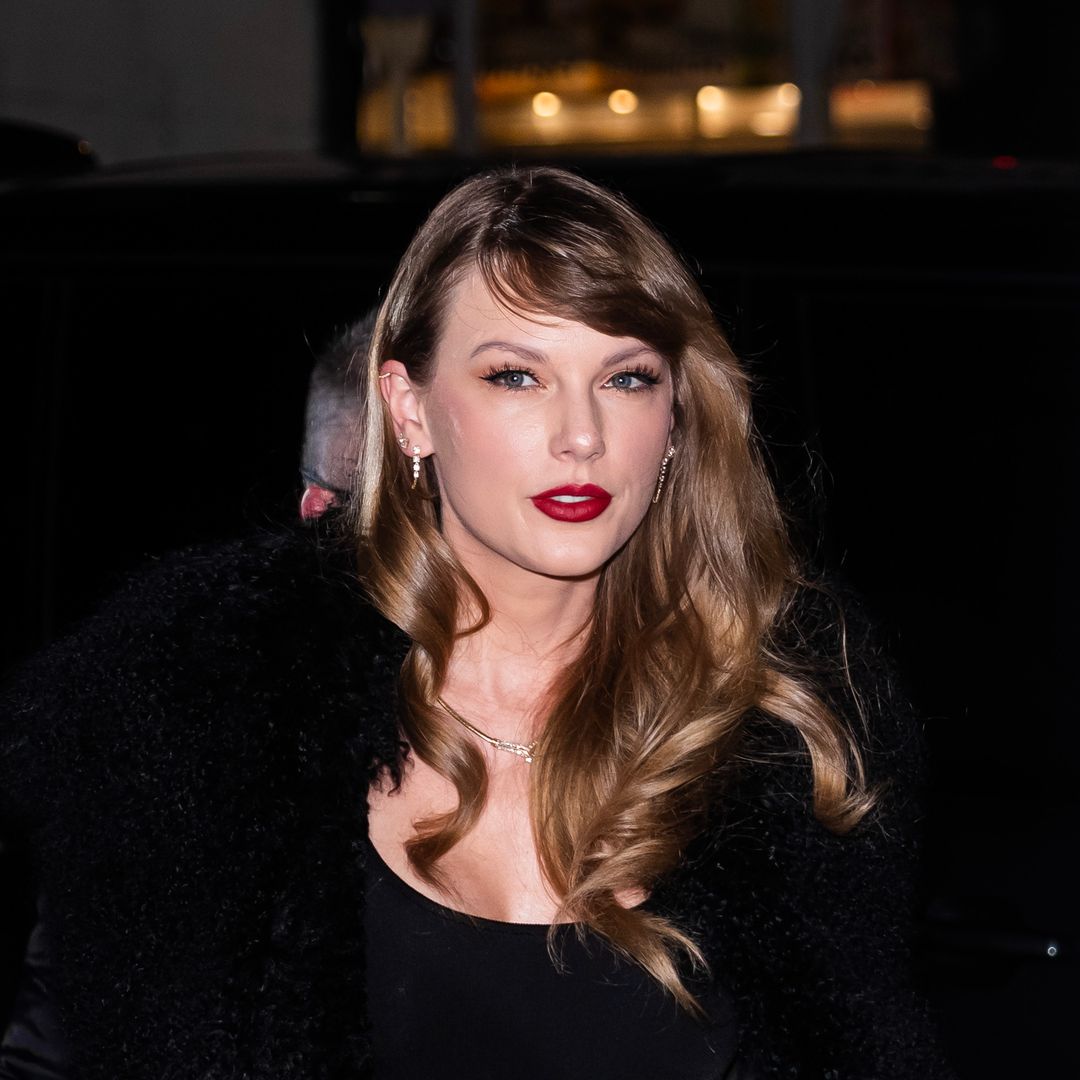 Taylor Swift rings in the New Year with passionate kiss from beau Travis Kelce