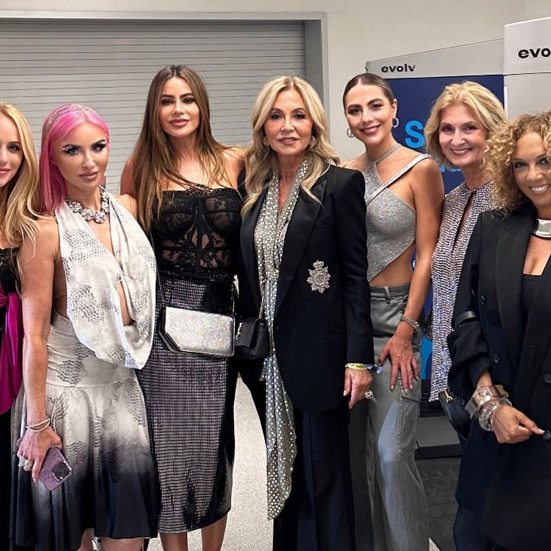 sofia vergara and her team at beyonce concert 