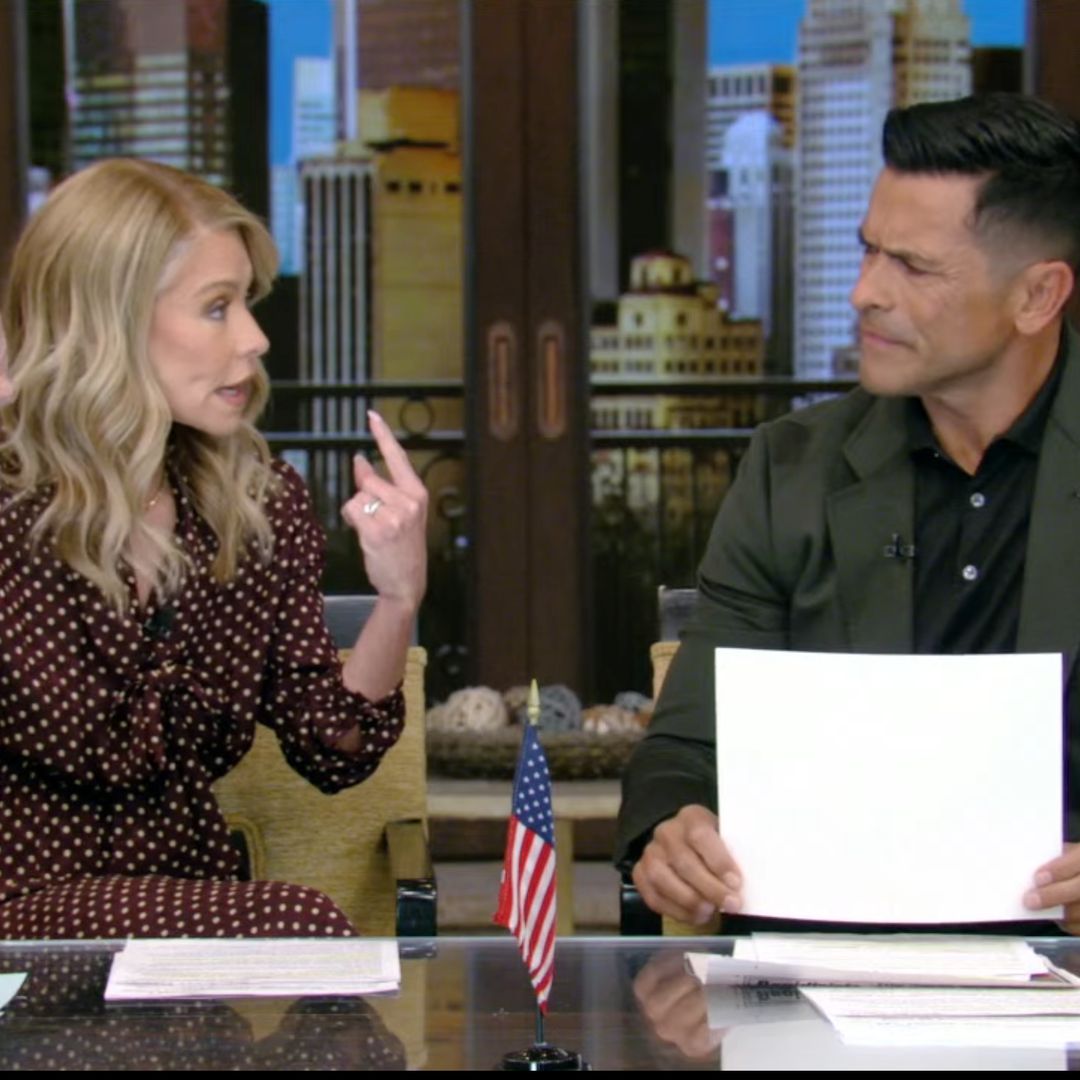 Kelly Ripa booed by Live audience and Mark Consuelos threatens to 'walk off set' 