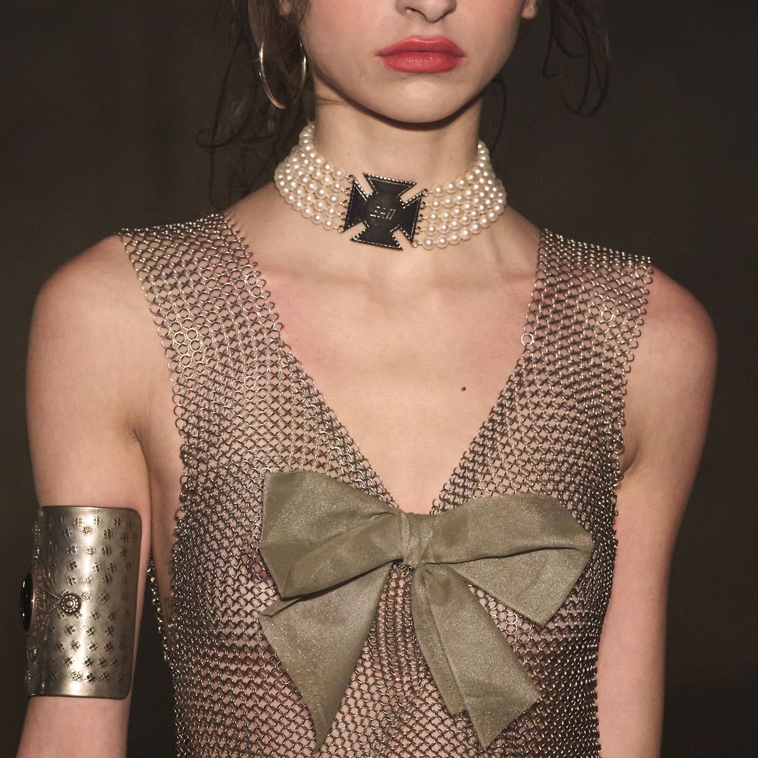 A pearl choker at Enfants Richés Deprimes