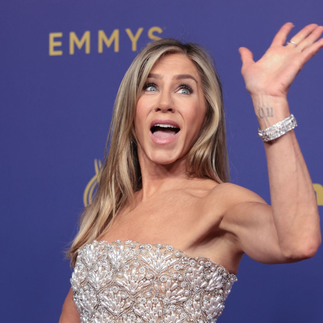 Jennifer Aniston 'finds love' with celebrity hypnotist, pair pictured on A-list vacation with Courteney Cox