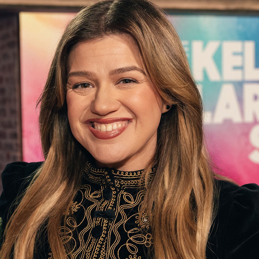Kelly Clarkson switches to another show in huge TV update — and her plunging outfit is everything