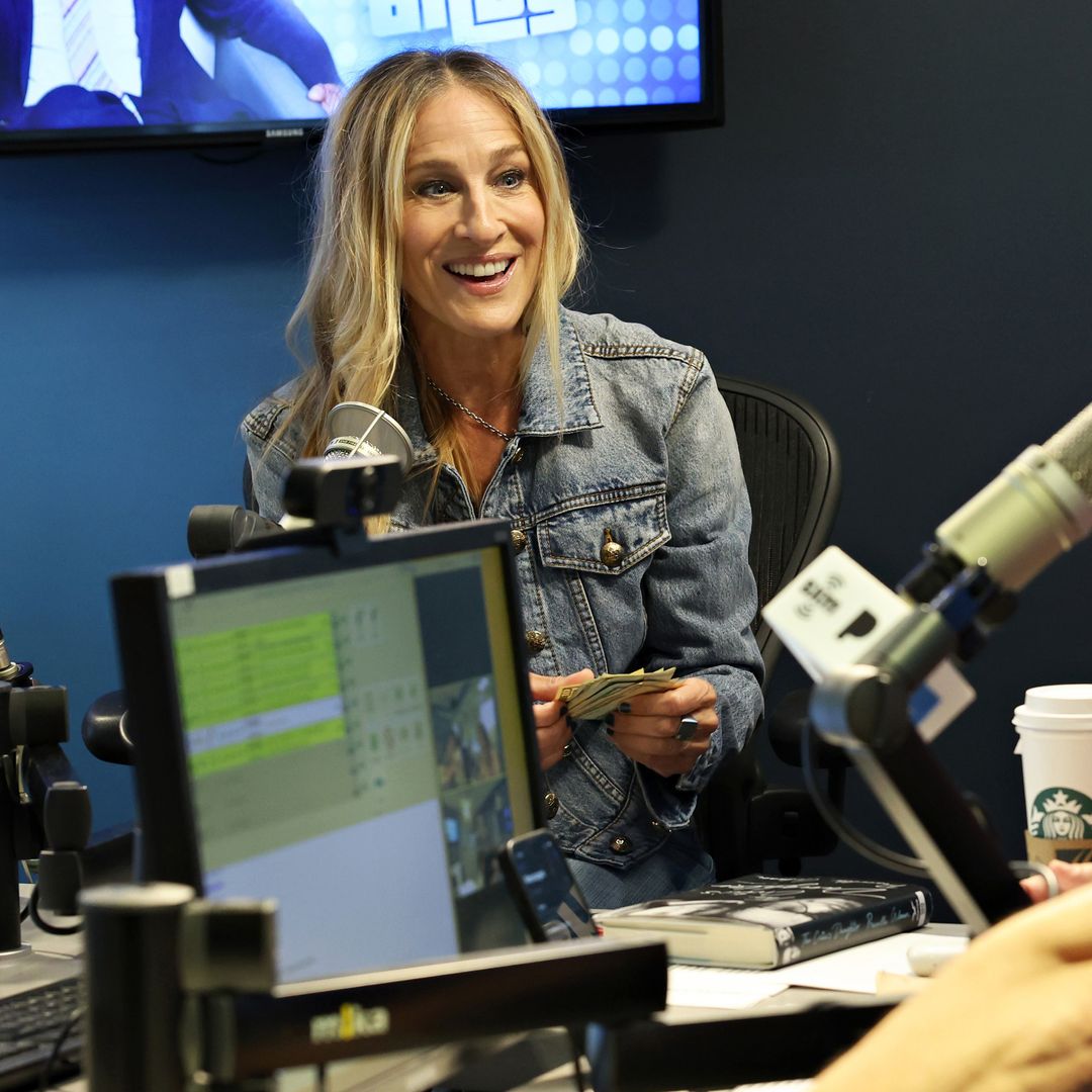 Sarah Jessica Parker in a radio studio chatting