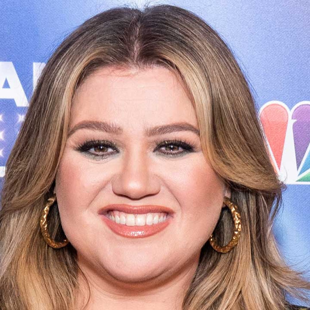 Kelly Clarkson shares emotional message about huge life change as fans inundate her with support