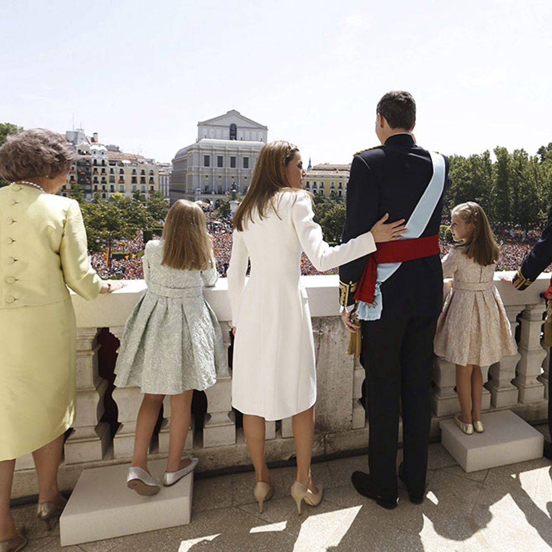 Newly crowned King Felipe VI and Queen Letizia of Spain kiss on royal balcony