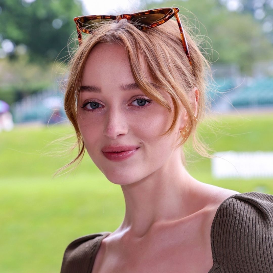 Bridgerton's Phoebe Dynevor shows off gorgeous natural beauty in new picture