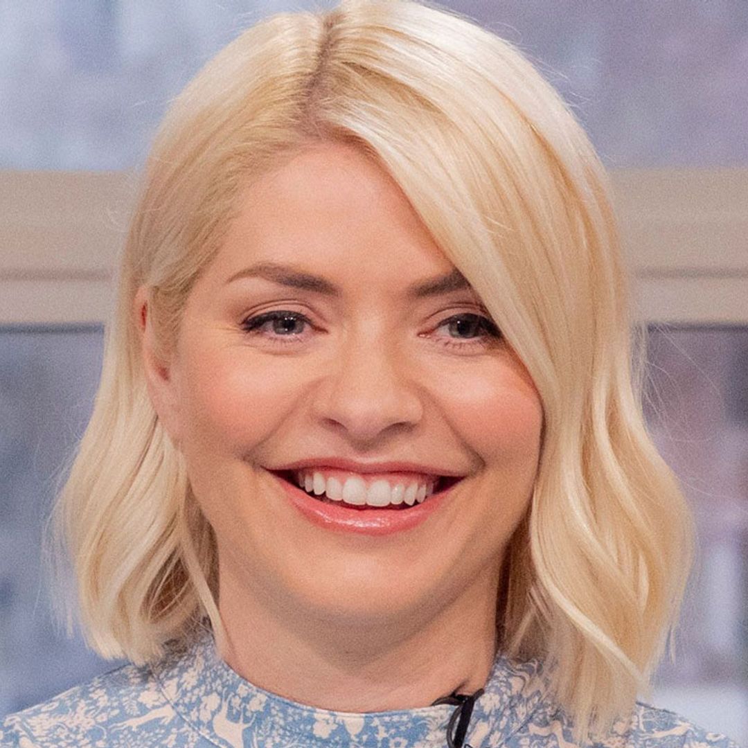 Holly Willoughby looks amazing in the most flattering skirt