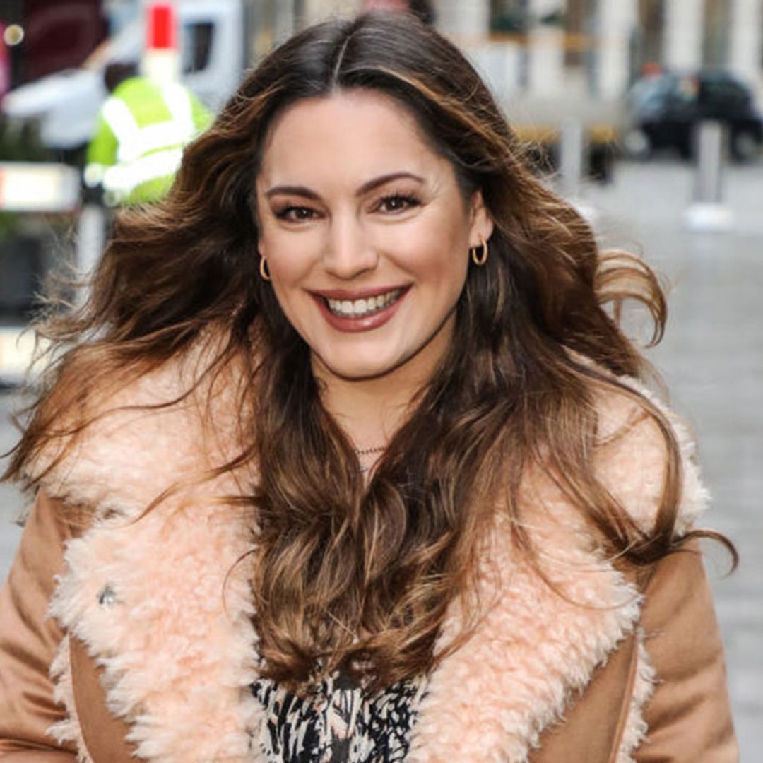 Kelly Brook just put a fresh spin on off-duty dressing – and it's so chic